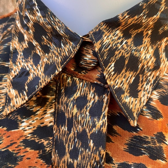 80’s-90’s western women’s blouse Casual Corner Animal Print small - Picture 2 of 11